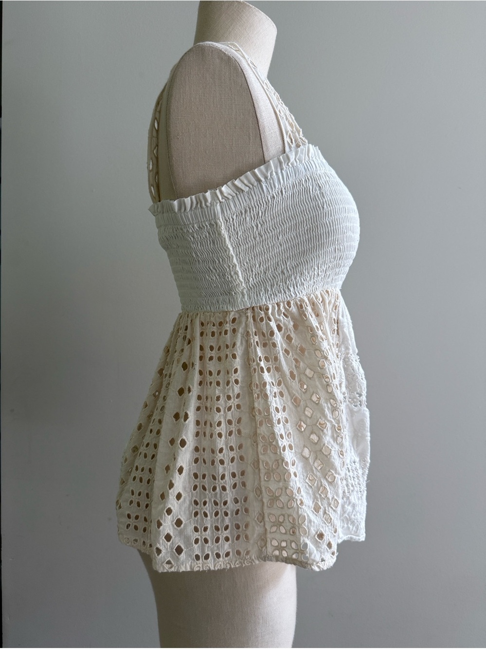 Anthropologie Ivory Smocked Peplum Tank XS Eyelet Lace Texture Details L👀K - Picture 7 of 13